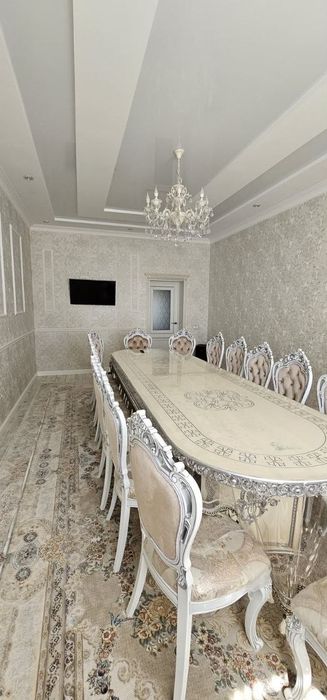 Продам стол и 16 стулья