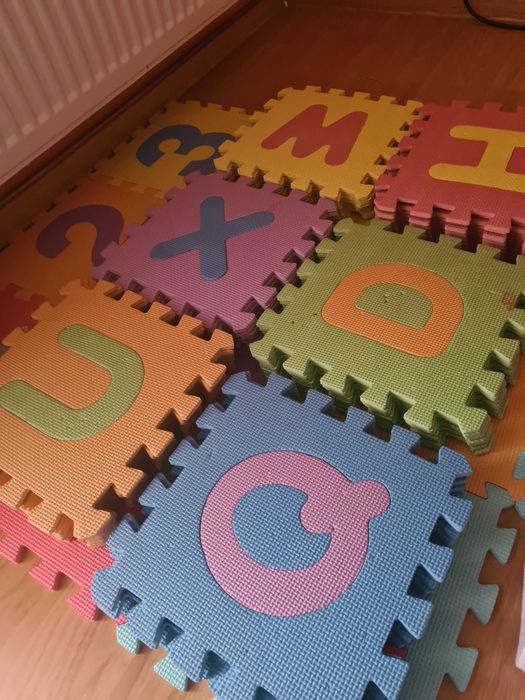 Puzzle spuma alfabet