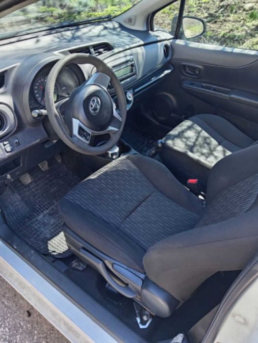Toyota yaris 1.0 2013 г
