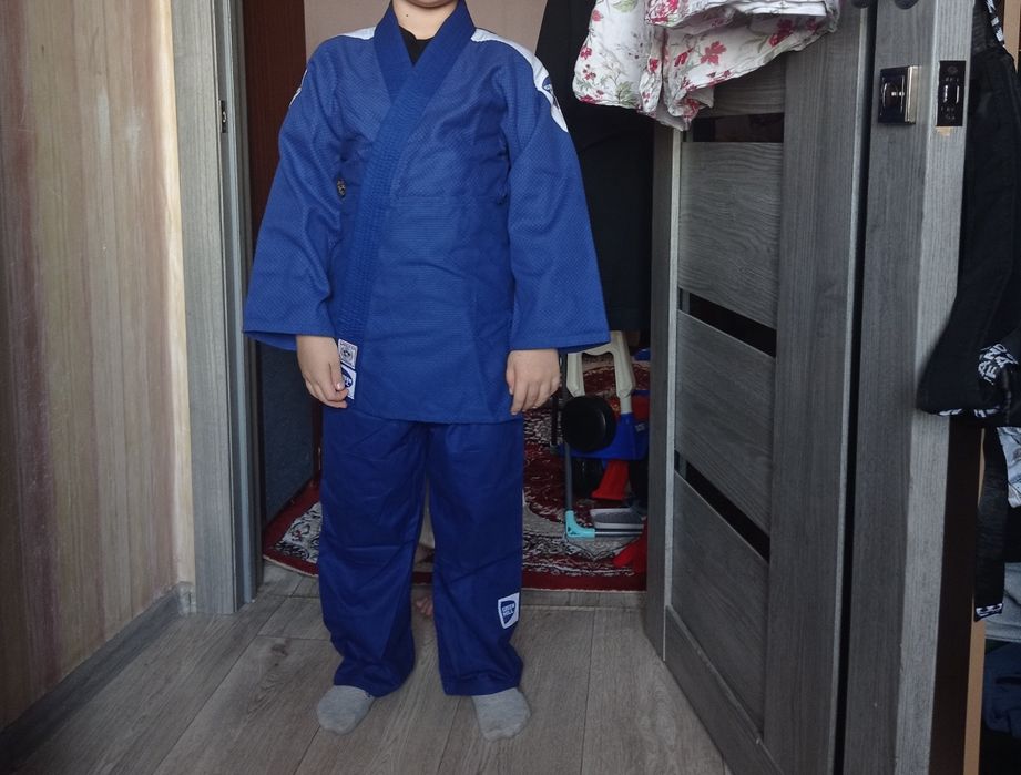 Продам форму( дзюдо) 10000тыс.