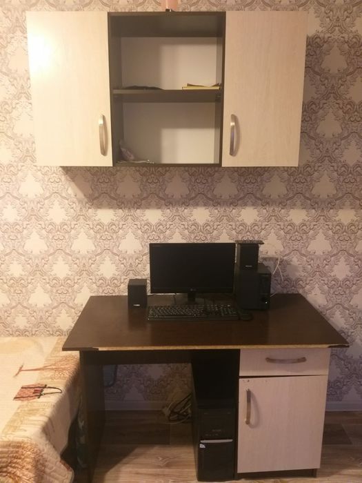 Продам  Компьютерный стол