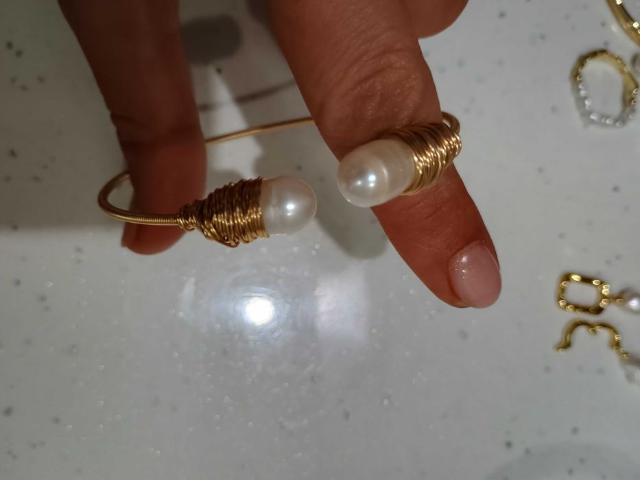 Нова гривна с големи речни перли