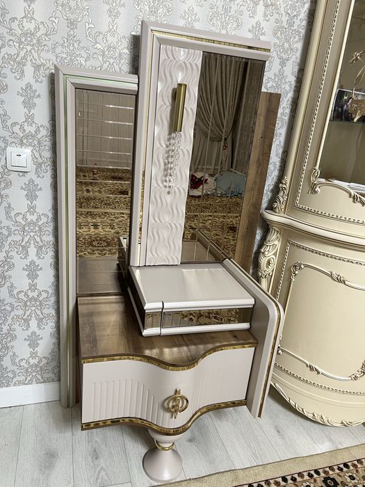 Продам спальный гарнитур