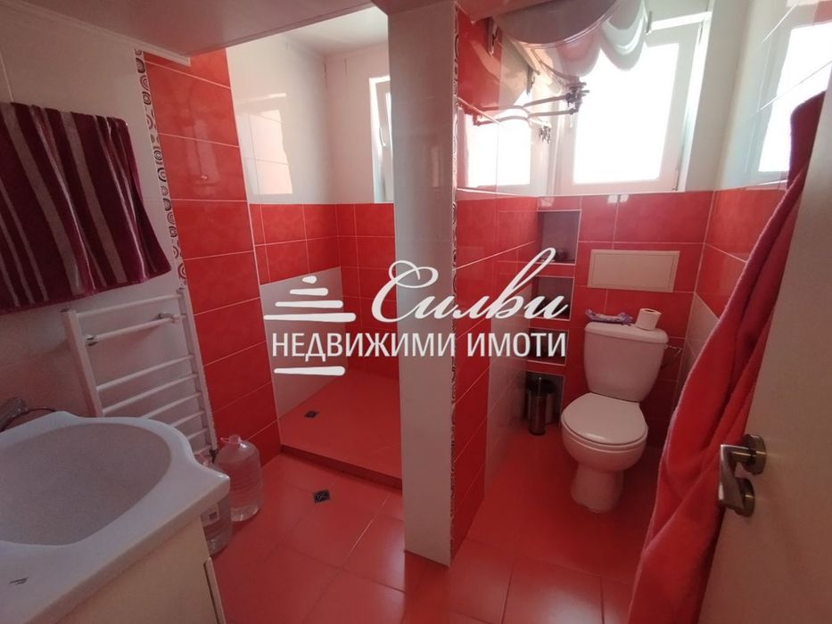 Обзаведен етаж къща -кв. Център