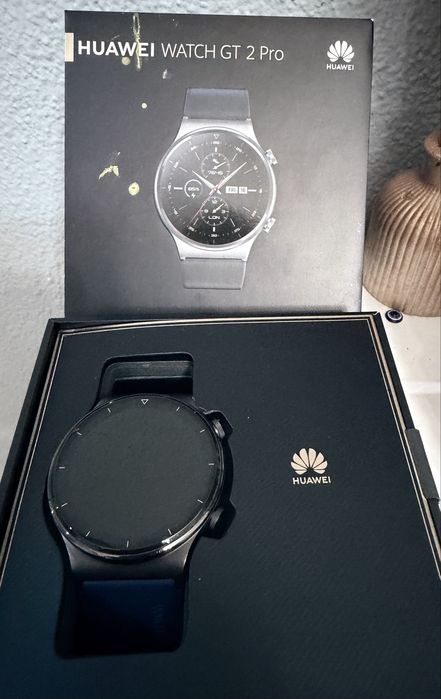 Умные часы от Huawei в отличном состояние