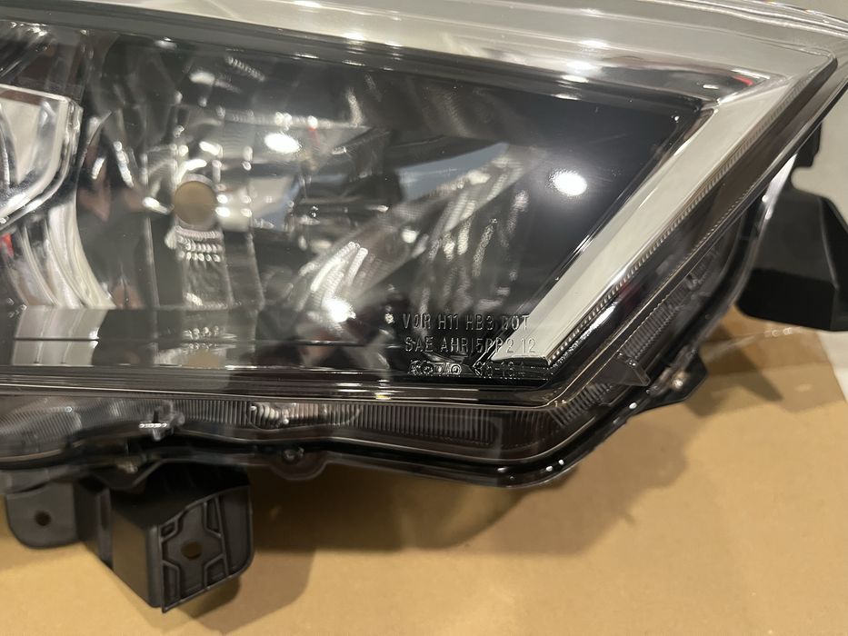 Фара Toyota 4Runner 2013 и выше Original Koito