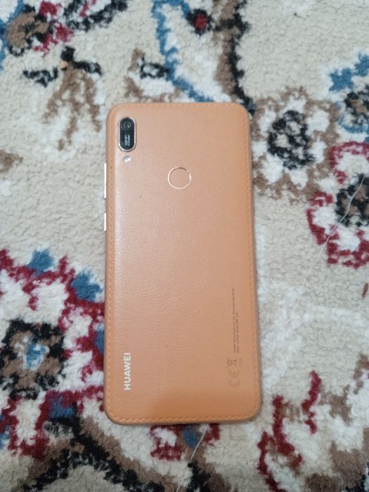 Huawei y6 смартфон