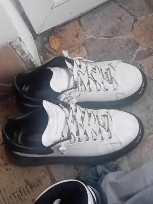 Adidași numărul 43