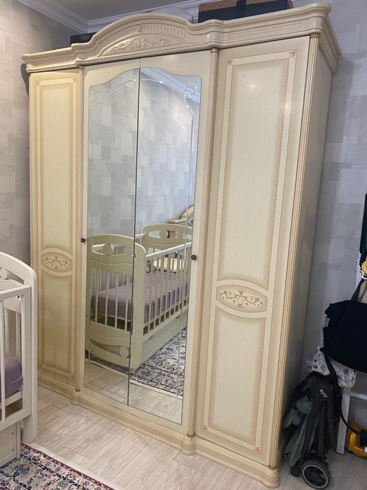 Продам спальный гарнитур