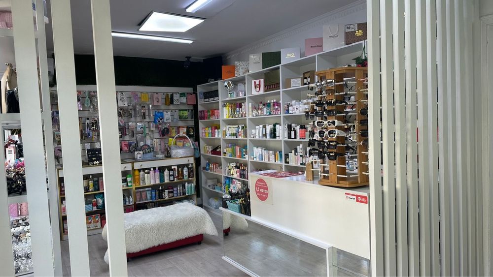 Косметика дүкені сатылады товарымен