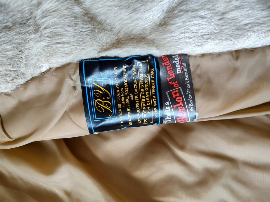 Haină elegantă din blană eco