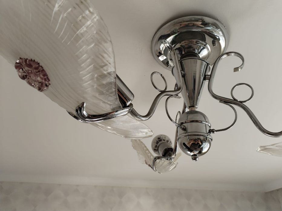 Продам   трехрожковую  люстру.