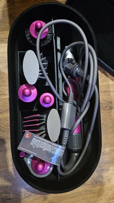 Продавам Dyson сешоар-маша