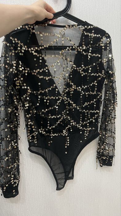 Боди черный с пайетками