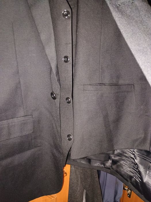Costum bărbat negru din 3 piese ,umeri 54, talie 108, mânecă 69