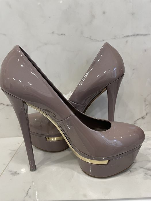 Продам туфли на каблуке лакированные