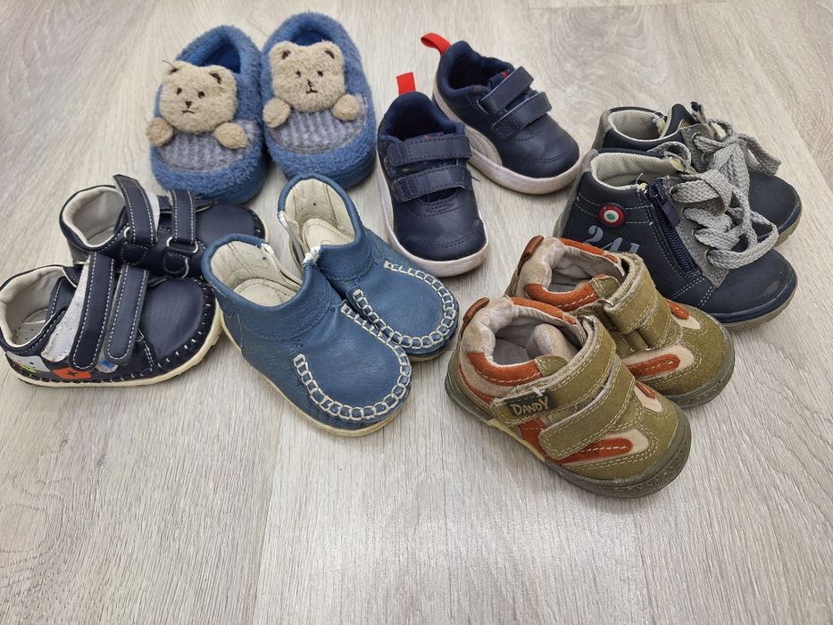 Бебешки обувки  и буйки
