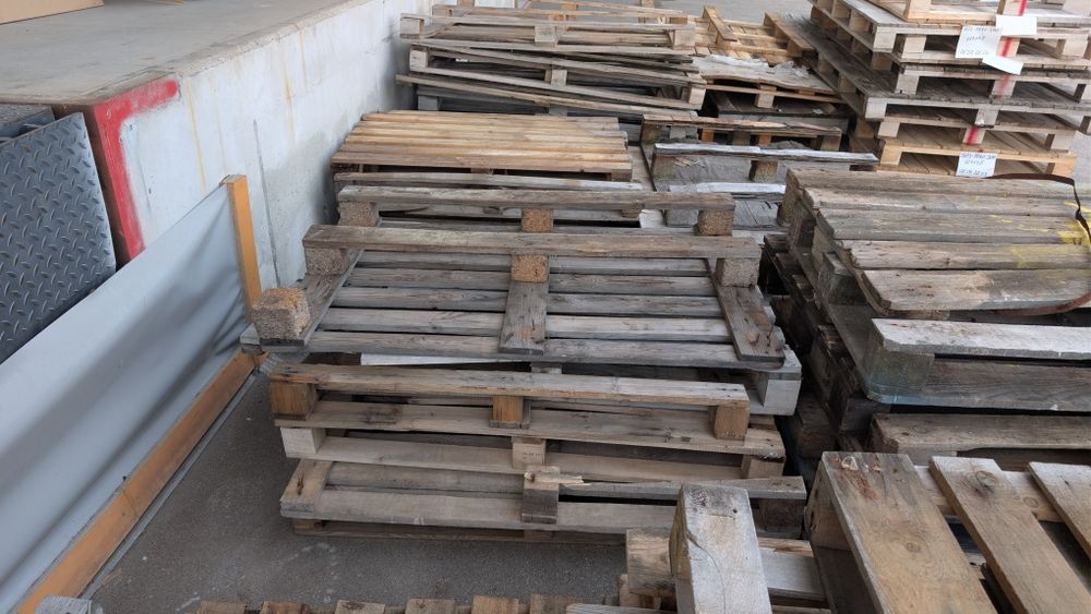 Палета и дървесина от индустриални опаковки