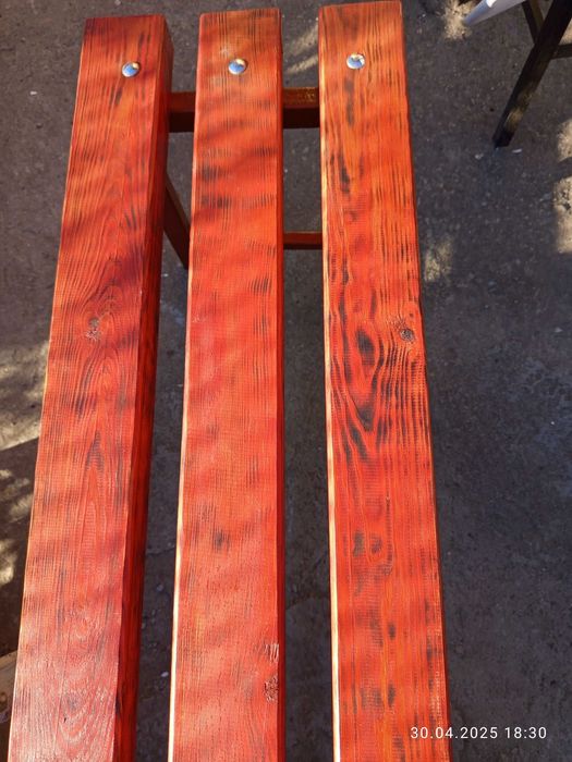 Пейка със метална конструкция