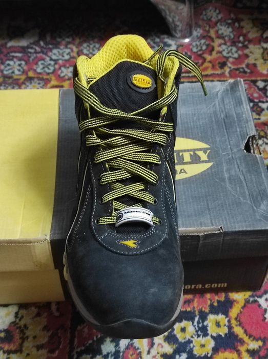 продам мужские ботинки