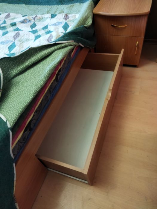 Кровать двуспальная.