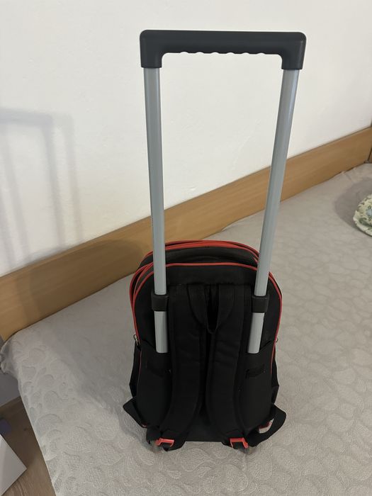 Ученическа раница с колела