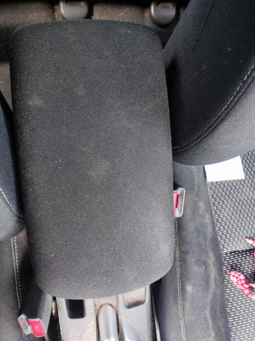 Платнен подлакътник   за  Toyota Auris 1.6 Valvematic  (2009-2012 г.)