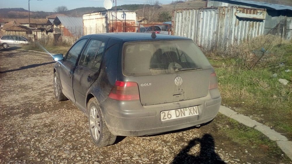 Фолсваген голф 4 volkswagen golf 4 1.6 бенз само на части
