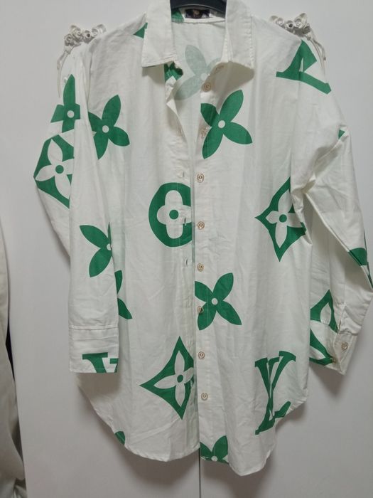 Rubashkalar sotiladi