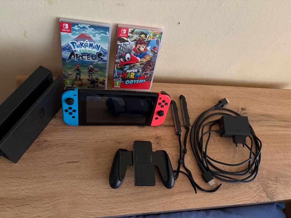 Nintendo Switch + 2 игри