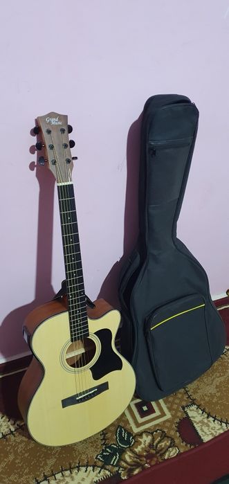 Gitara акустика holati alo ajoyib ovozi bor