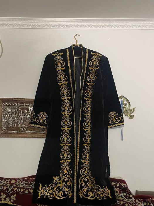 Национальный казахский  велюровый чапан