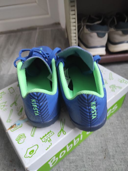 Adidași fotbal mărimea 35