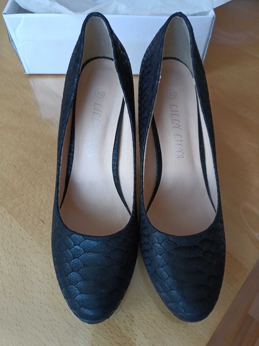Дамски обувки чисто нови