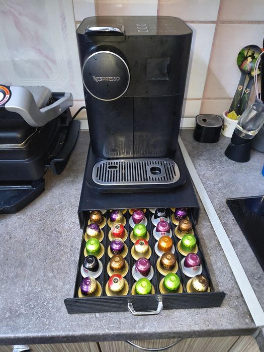 Vând expresor Nespresso