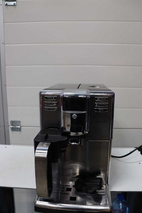 Кафеавтомат Saeco Incanto HD8917, Кафемашина, Cappuccino, Керамична мелачка, Авт. почистване, 15 Бара, 1.8 л, Кана за мляко 0.5 л