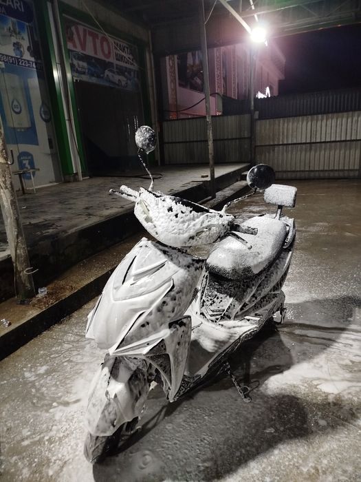 Skuter sotiladi 2 yarim mln