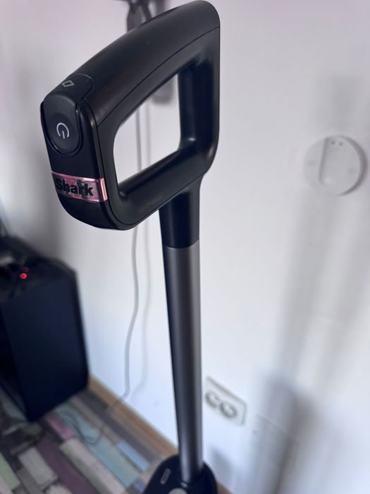 Aspirator fara fir cu spalare Shark Hydrovac Cordless