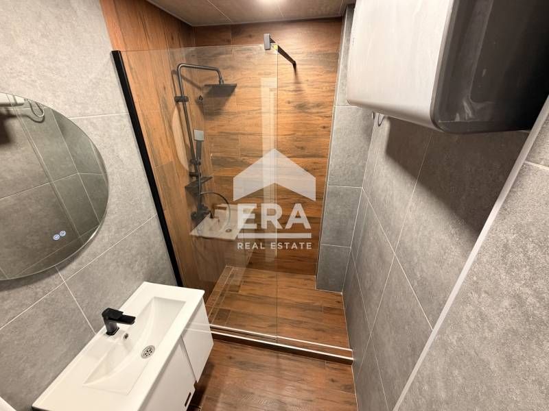 Стилен четиристаен обзаведен  апартамент след основен ремонт за продаж