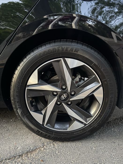 Hyundai Elantra 2.0L full options !