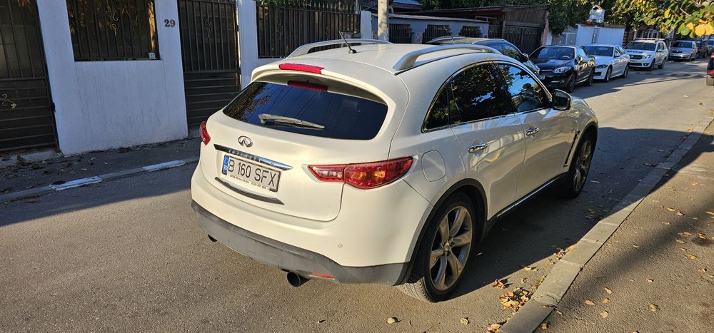 Infiniti FX30 D  an 2010 V6 Premium S