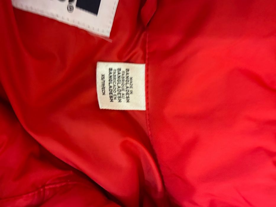 Красня куртка levis