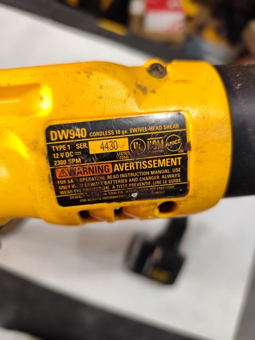 Акумулаторна ножица за ламарина Девалт DeWALT DW940 комплект
