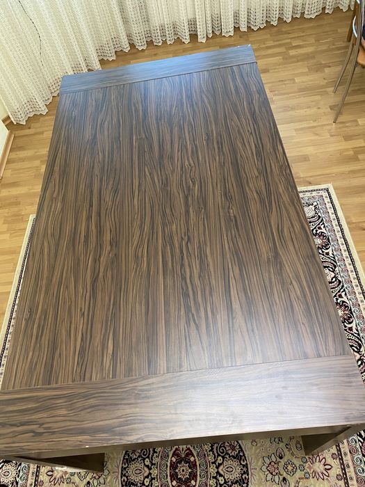 Стол для гостиной.