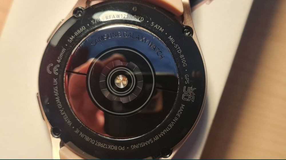 Продавам Samsung Galaxy Watch 4 дамски часовник