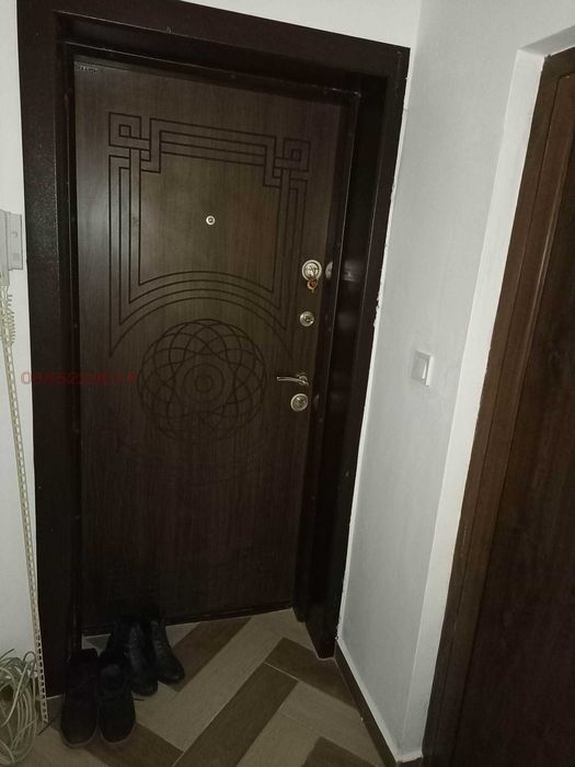 Дава се под наем Двустаен апартамент в Карлово - 63 кв.м за 255 € - Снимка #1