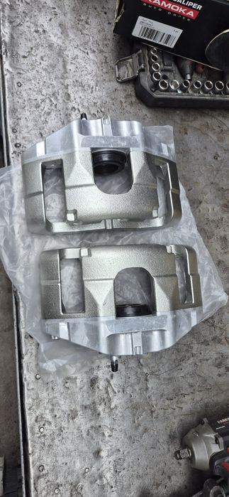 Предни спирачни апарати голф 5R32 а3 8p vr6