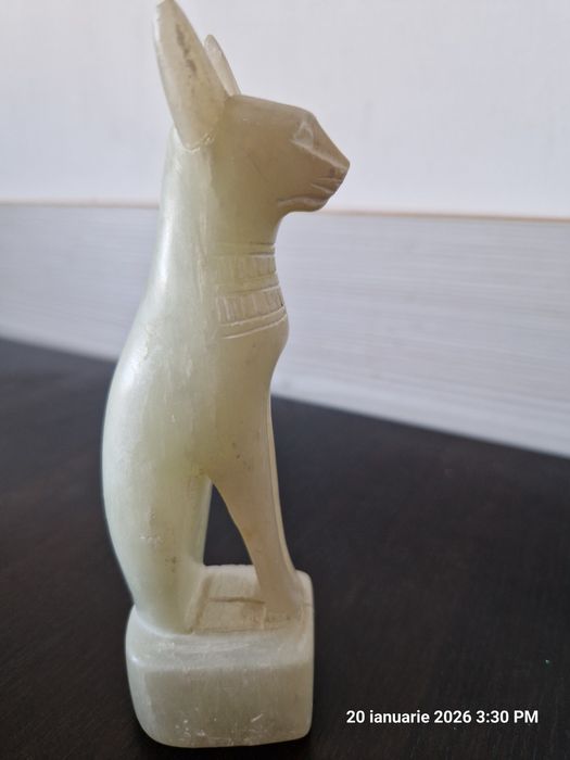 Bibelouri vechi din marmură,lucrate manual