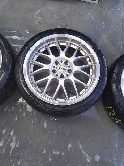 Продавам 4 броя лети джанти , заедно 4 броя гуми