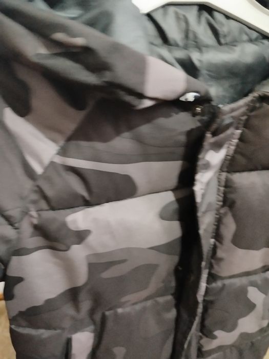 Продам куртку на мальчика 7-9 лет